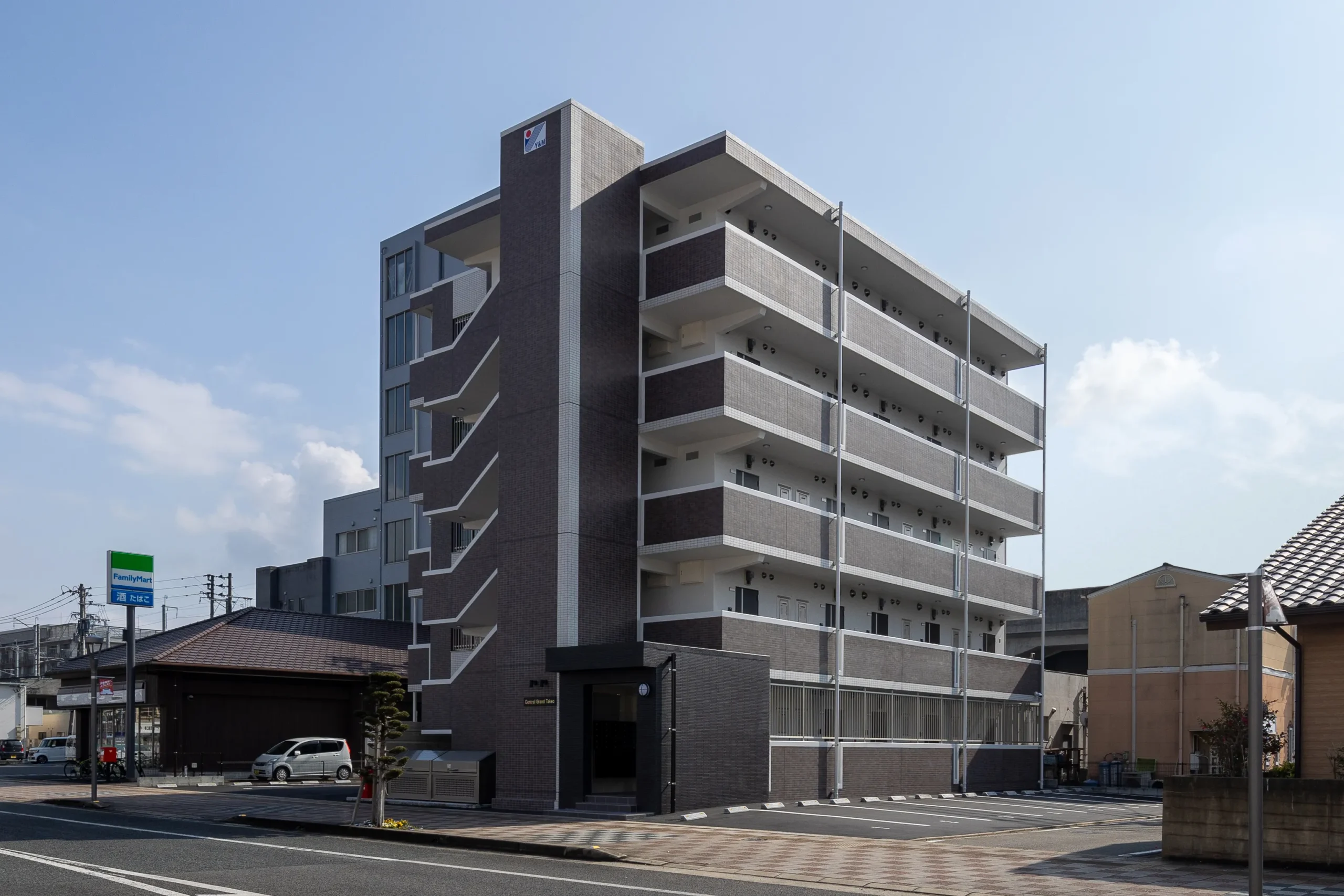 老朽化した建物をRCマンションに建て替え、相続対策と長期安定経営を両立した60代経営者